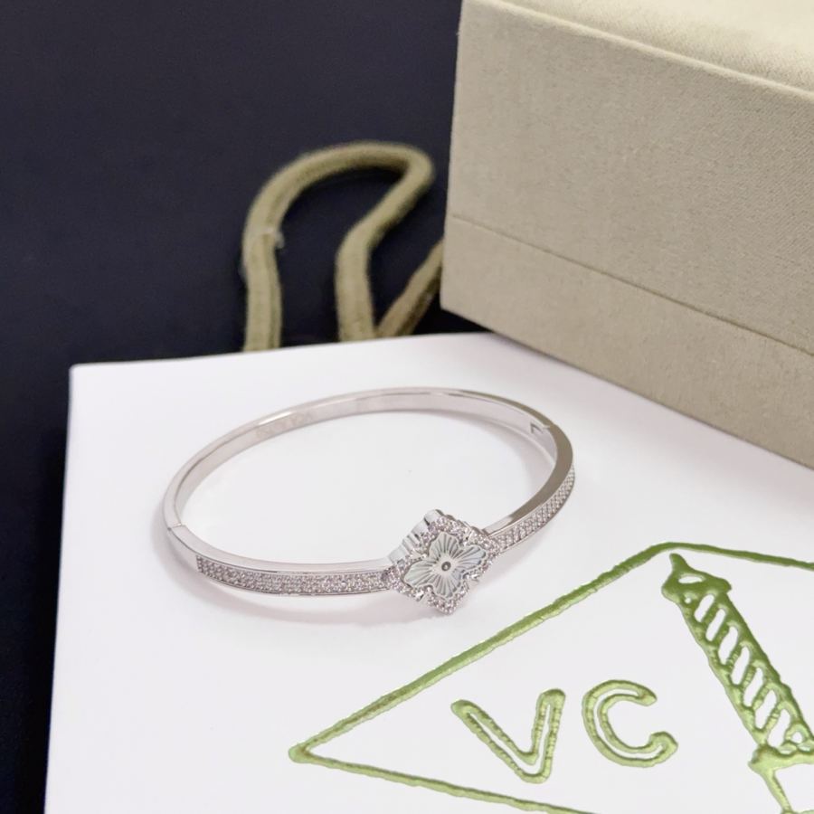 Van Cleef & Arpels Jewelry VCA four-leaf clover bracelet, V gold level classic, same style as official — AAA Quality Replica — photo 9