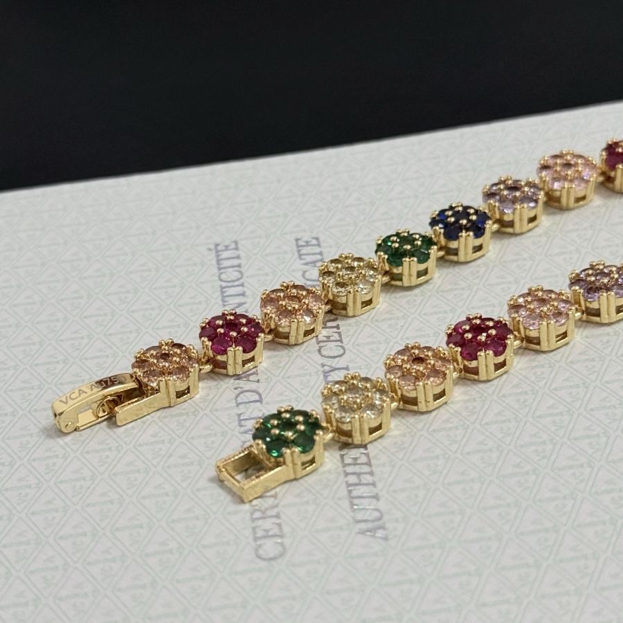 Van Cleef & Arpels Jewelry Four-Leaf Clover Bracelet, V Gold Classic, Diamond-Inlaid, Multi-Layered — 1:1 Replica — photo 6