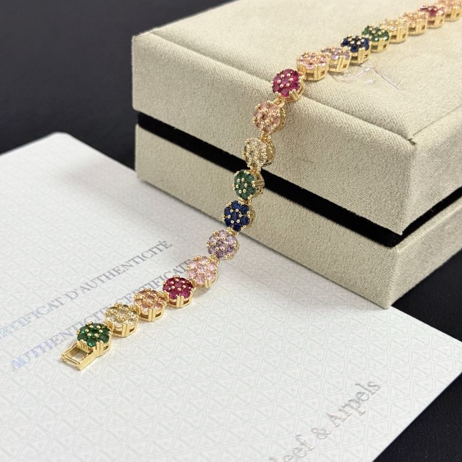 Van Cleef & Arpels Jewelry Four-Leaf Clover Bracelet, V Gold Classic, Diamond-Inlaid, Multi-Layered — 1:1 Replica — photo 4