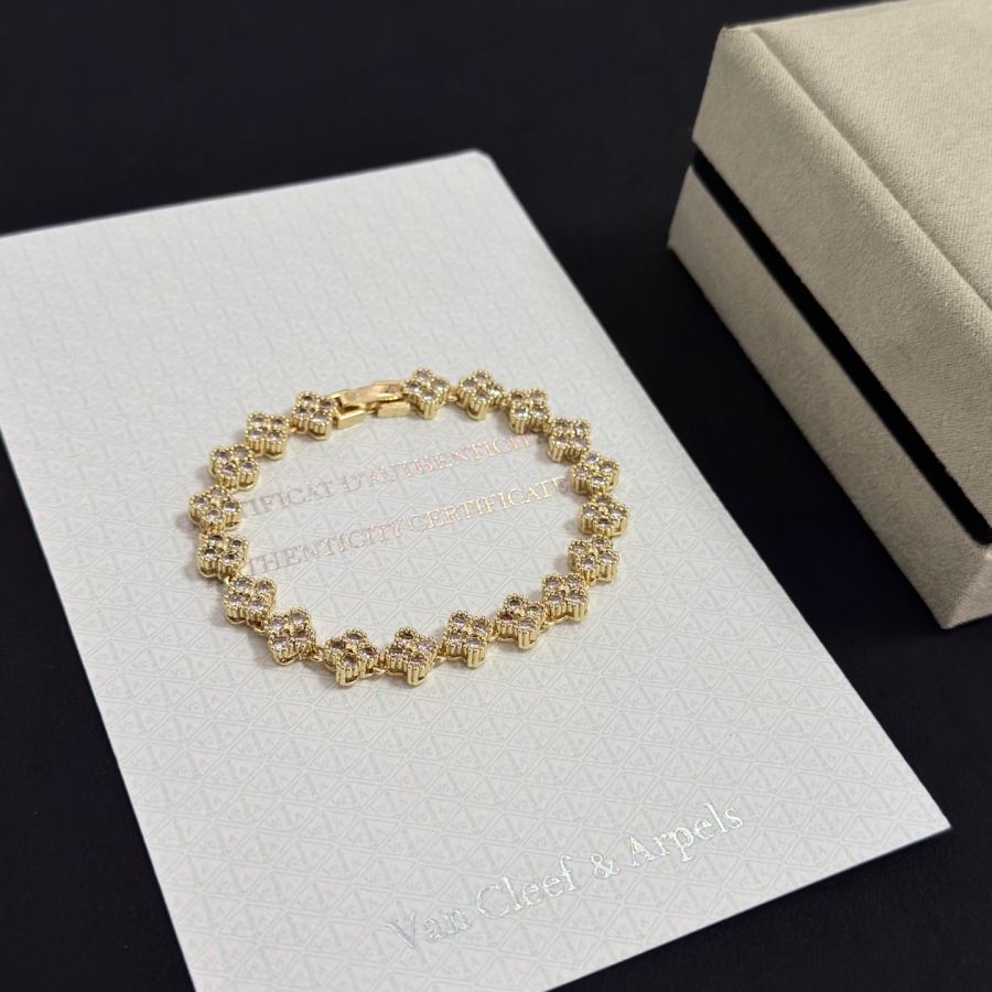 Van Cleef & Arpels Jewelry Four-Leaf Clover Bracelet, V Gold Classic, Diamond-Inlaid, Multi-Layered — Premium Replica — photo 4