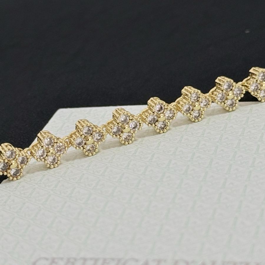 Van Cleef & Arpels Jewelry Four-Leaf Clover Bracelet, V Gold Classic, Diamond-Inlaid, Multi-Layered — Premium Replica — photo 6