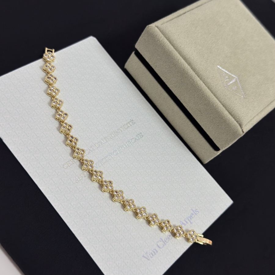 Van Cleef & Arpels Jewelry Four-Leaf Clover Bracelet, V Gold Classic, Diamond-Inlaid, Multi-Layered — Premium Replica — photo 8