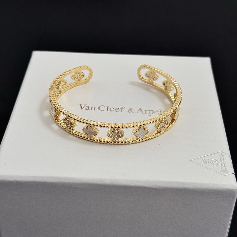 Van Cleef & Arpels Jewelry Four-Leaf Clover Bracelet, V Gold, Diamond Inlay — 1:1 Replica For Sale