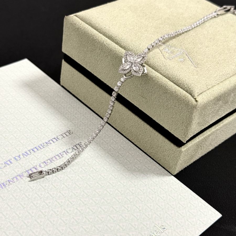Van Cleef & Arpels Jewelry four-leaf clover bracelet, V gold level, diamond inlaid, multi-layered — 1:1 Replica — photo 5