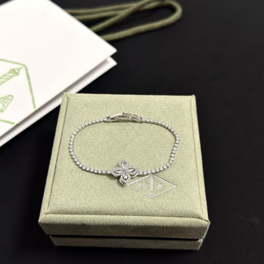 Van Cleef & Arpels Jewelry four-leaf clover bracelet, V gold level, diamond inlaid, multi-layered — 1:1 Replica — photo 6