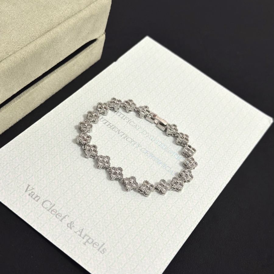 Van Cleef & Arpels Jewelry four-leaf clover bracelet, V gold level classic, same style as official — 1:1 Replica — photo 7