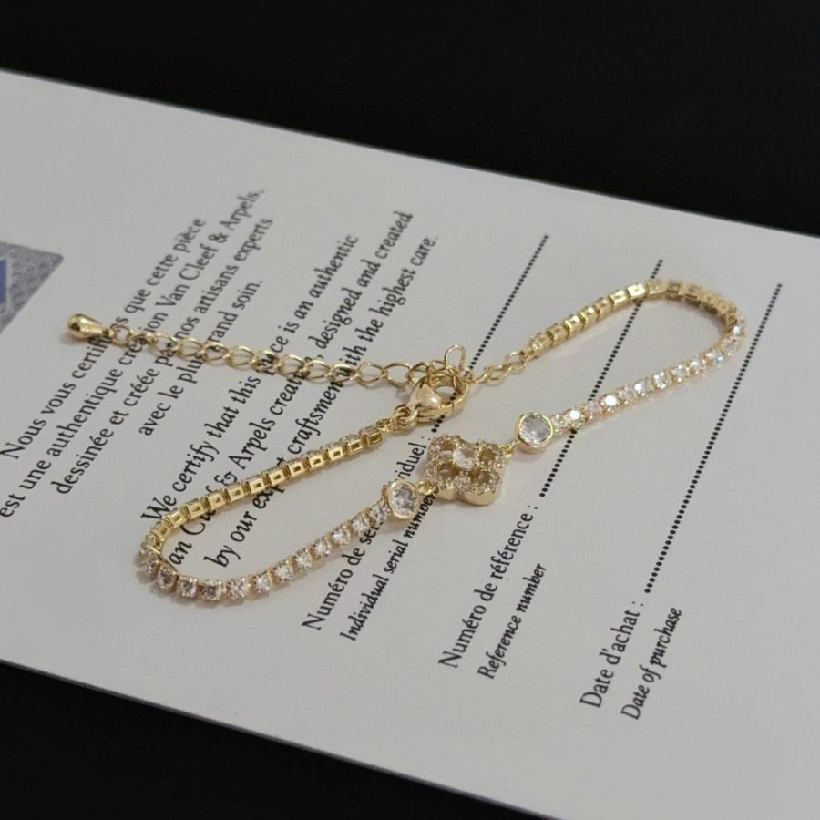 Van Cleef & Arpels Jewelry Four-Leaf Clover Bracelet V Gold Classic, Diamond-Inlaid, Multi-Layered — 1:1 Replica — photo 8