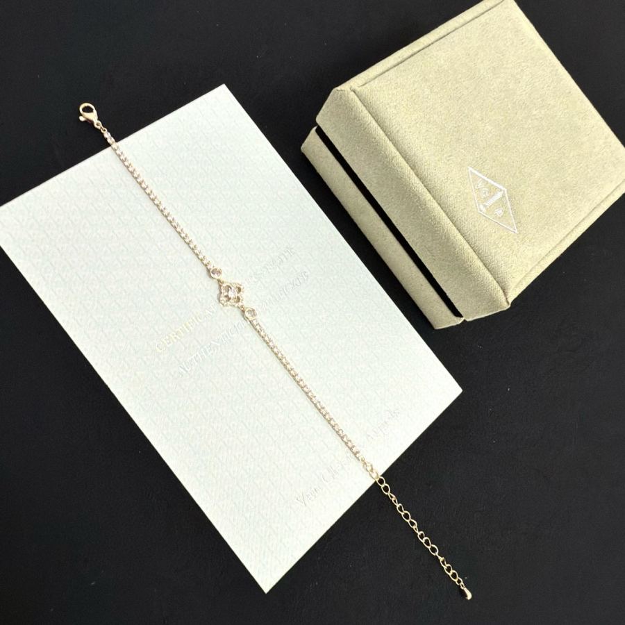 Van Cleef & Arpels Jewelry Four-Leaf Clover Bracelet V Gold Classic, Diamond-Inlaid, Multi-Layered — 1:1 Replica — photo 5