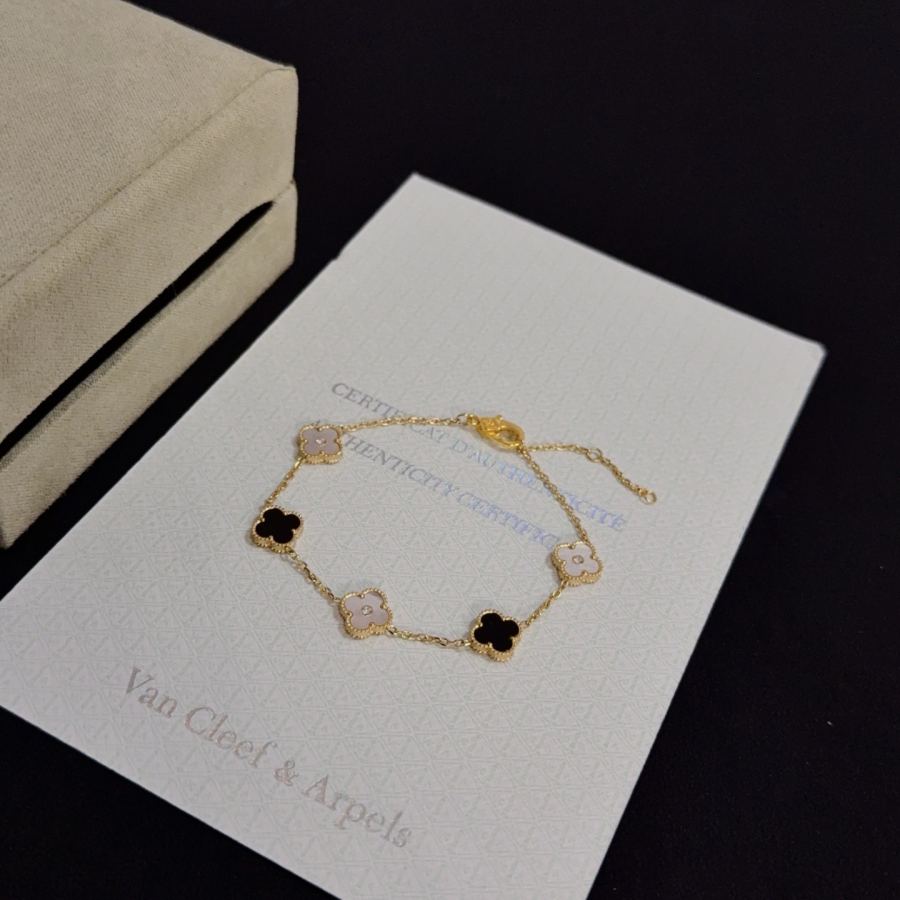 Van Cleef & Arpels Jewelry four-leaf clover bracelet, V gold level, diamond inlaid, three-dimensional — 1:1 Replica For Sale — photo 9