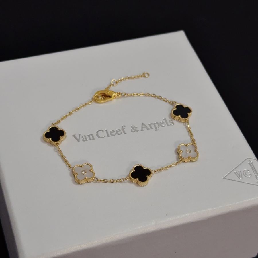 Van Cleef & Arpels Jewelry four-leaf clover bracelet, V gold level, diamond inlaid, three-dimensional — 1:1 Replica For Sale — photo 5