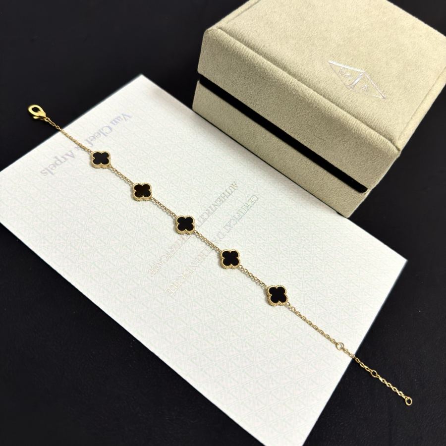 Van Cleef & Arpels Jewelry four-leaf clover bracelet, V gold level, diamond inlaid, three-dimensional — 1:1 Replica For Sale — photo 7