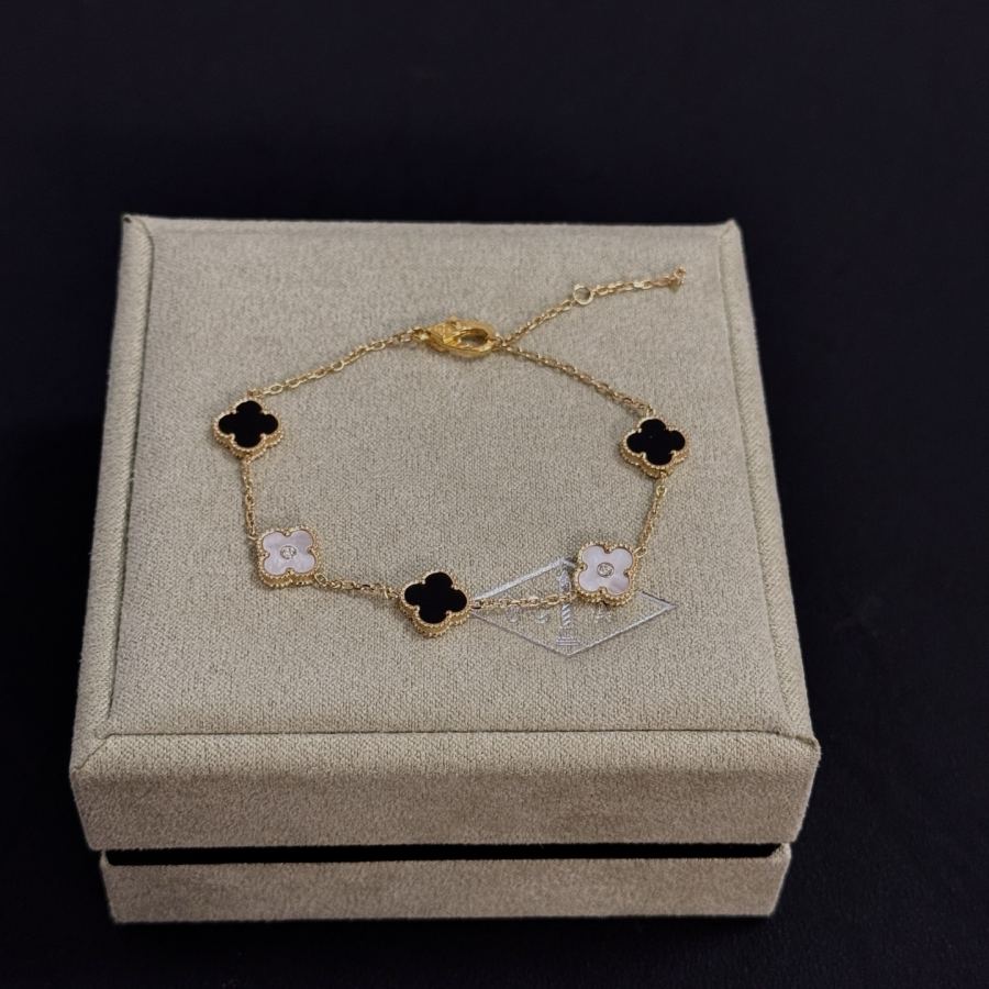 Van Cleef & Arpels Jewelry four-leaf clover bracelet, V gold level, diamond inlaid, three-dimensional — 1:1 Replica For Sale