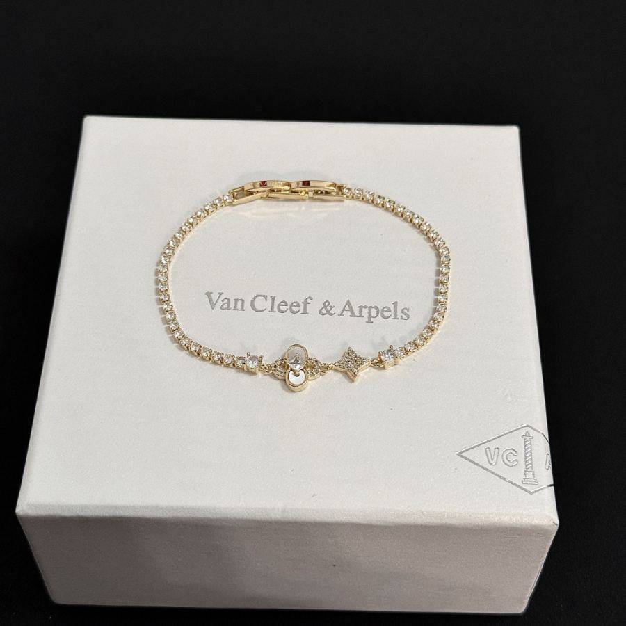 Van Cleef & Arpels Jewelry VCA four-leaf clover bracelet, classic, same style as official website, — Premium Replica