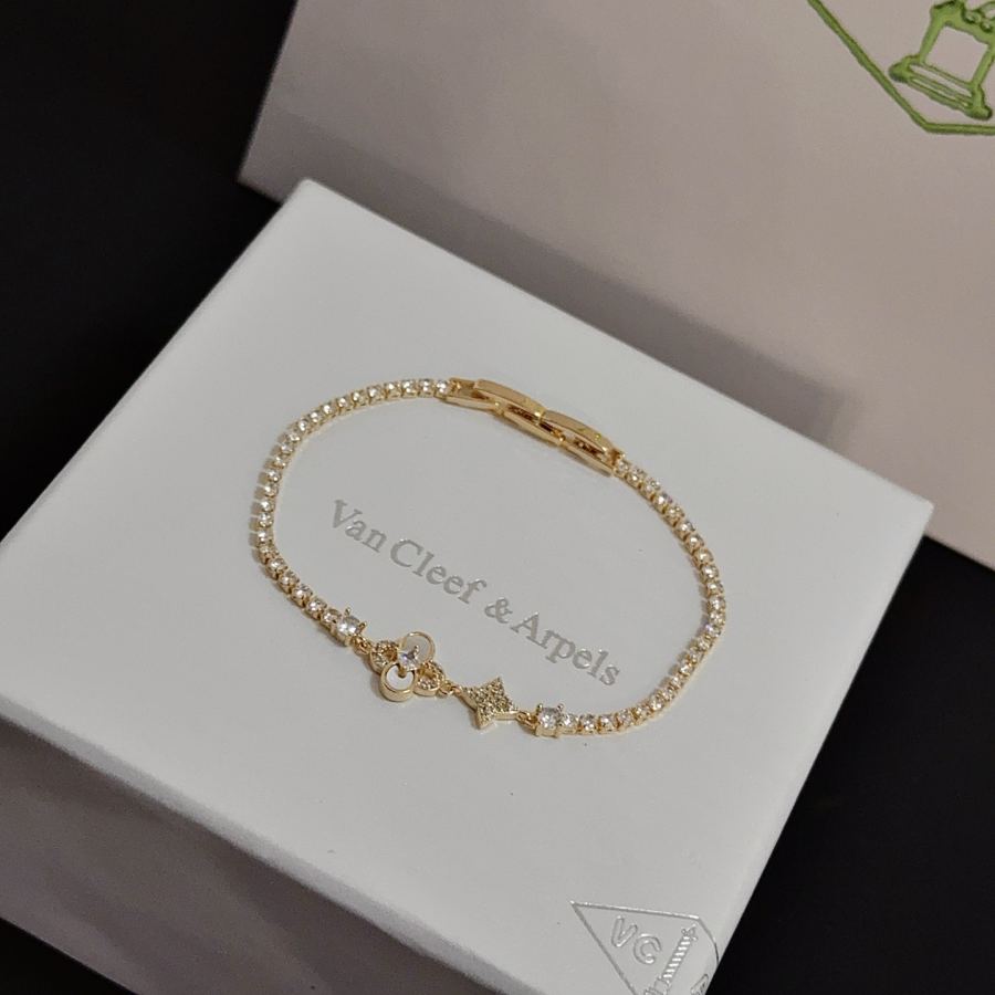 Van Cleef & Arpels Jewelry VCA four-leaf clover bracelet, classic, same style as official website, — Premium Replica — photo 2