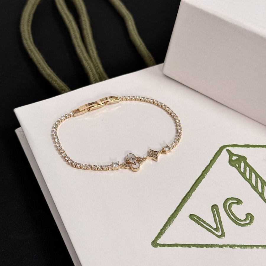 Van Cleef & Arpels Jewelry VCA four-leaf clover bracelet, classic, same style as official website, — Premium Replica — photo 9