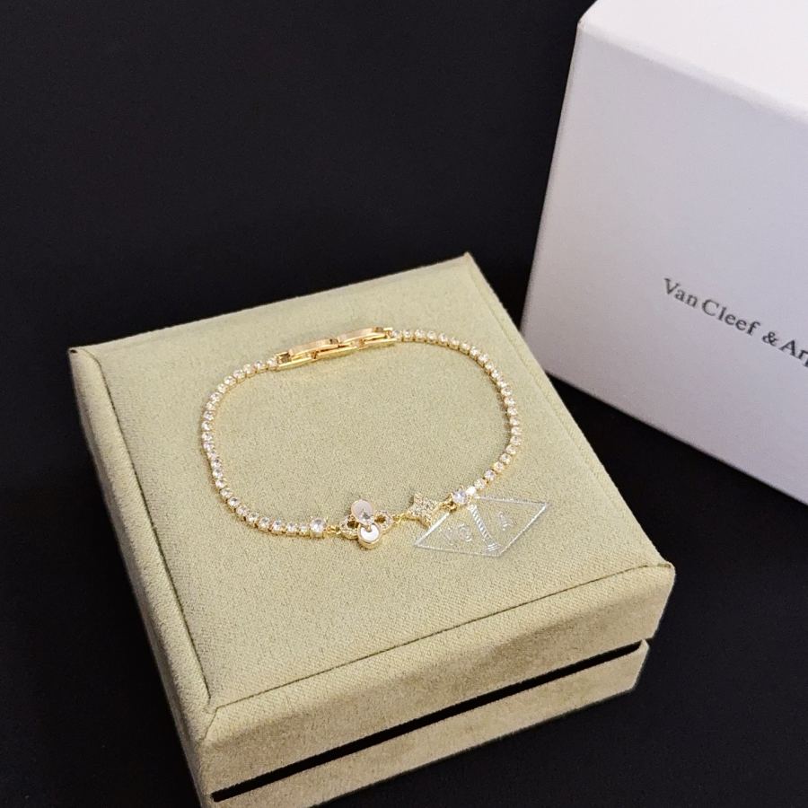 Van Cleef & Arpels Jewelry VCA four-leaf clover bracelet, classic, same style as official website, — Premium Replica — photo 5