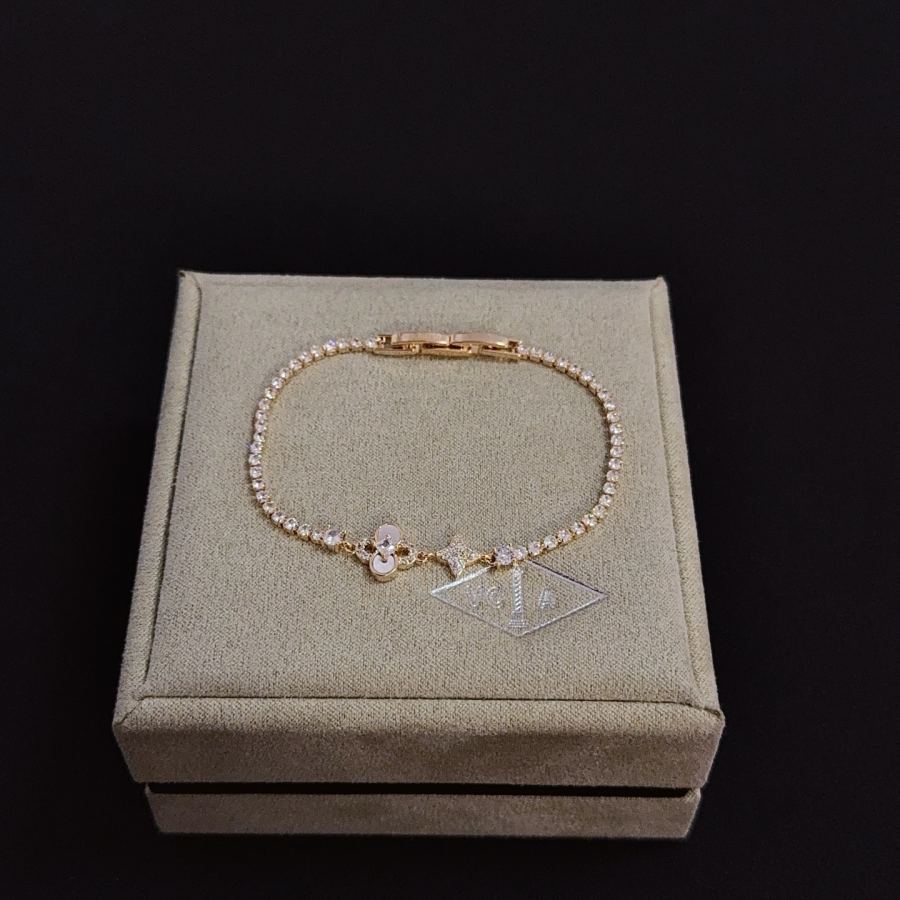 Van Cleef & Arpels Jewelry VCA four-leaf clover bracelet, classic, same style as official website, — Premium Replica — photo 4