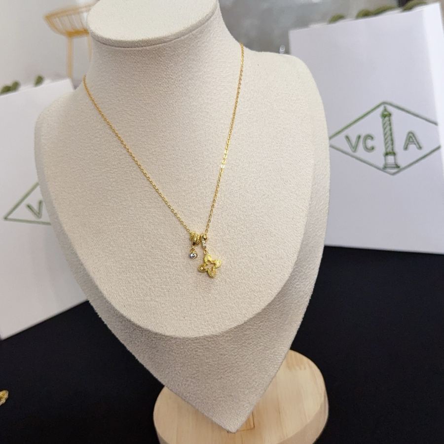 Van Cleef & Arpels Jewelry four-leaf clover necklace, classic style, multi-layered metal carving, — AAA Quality Replica — photo 3