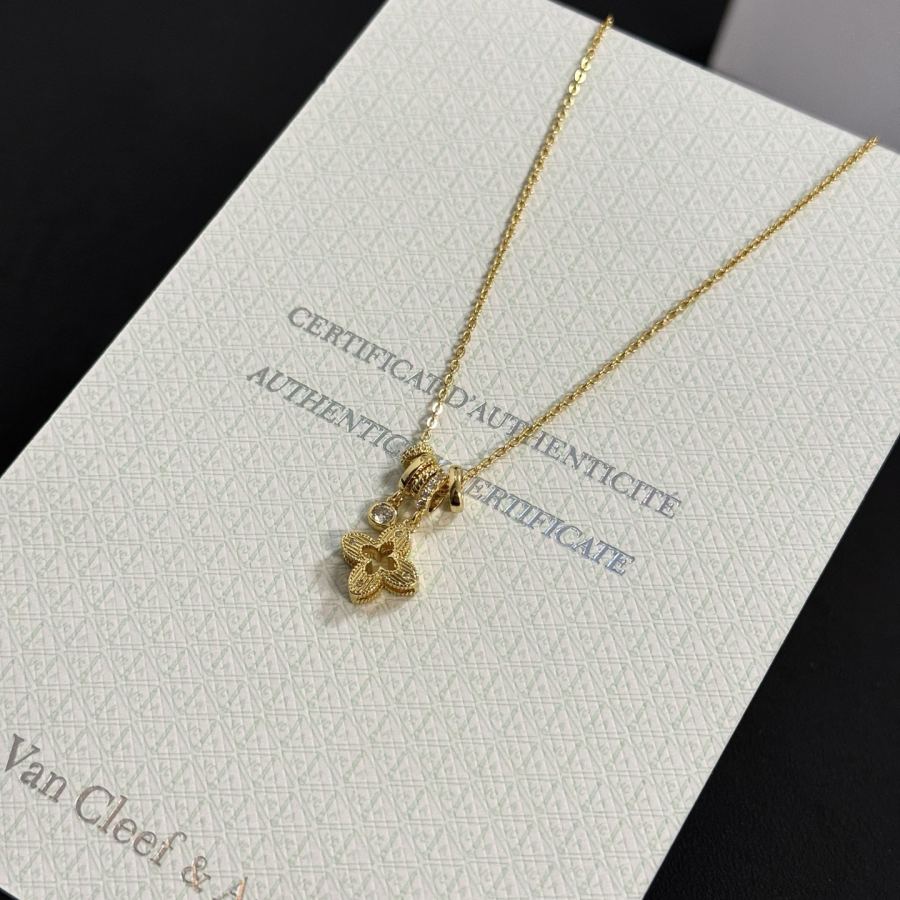 Van Cleef & Arpels Jewelry four-leaf clover necklace, classic style, multi-layered metal carving, — AAA Quality Replica — photo 9