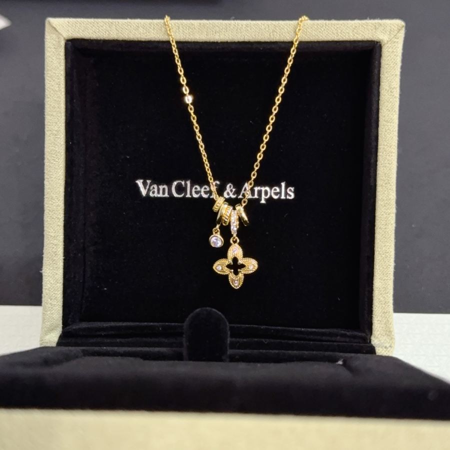 Van Cleef & Arpels Jewelry four-leaf clover necklace, classic style, multi-layered metal carving, — AAA Quality Replica — photo 4