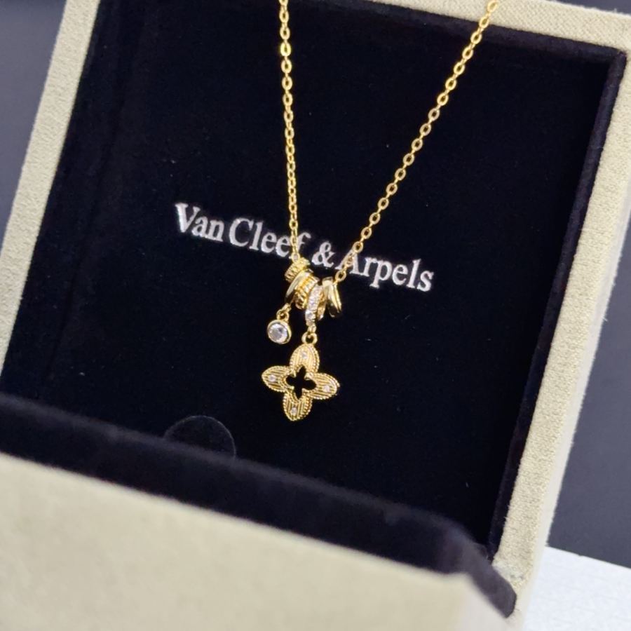 Van Cleef & Arpels Jewelry four-leaf clover necklace, classic style, multi-layered metal carving, — AAA Quality Replica — photo 7