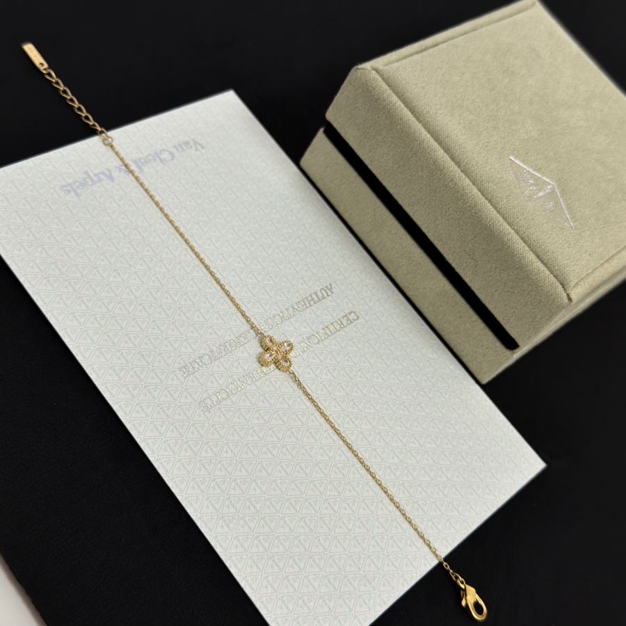 Van Cleef & Arpels Jewelry VCA four-leaf clover bracelet, classic, same style as official website, — Premium Replica — photo 7