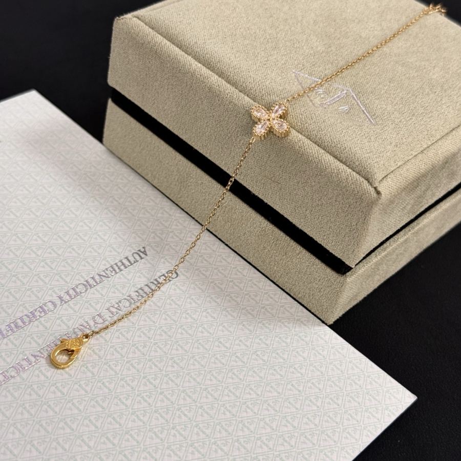 Van Cleef & Arpels Jewelry VCA four-leaf clover bracelet, classic, same style as official website, — Premium Replica — photo 8
