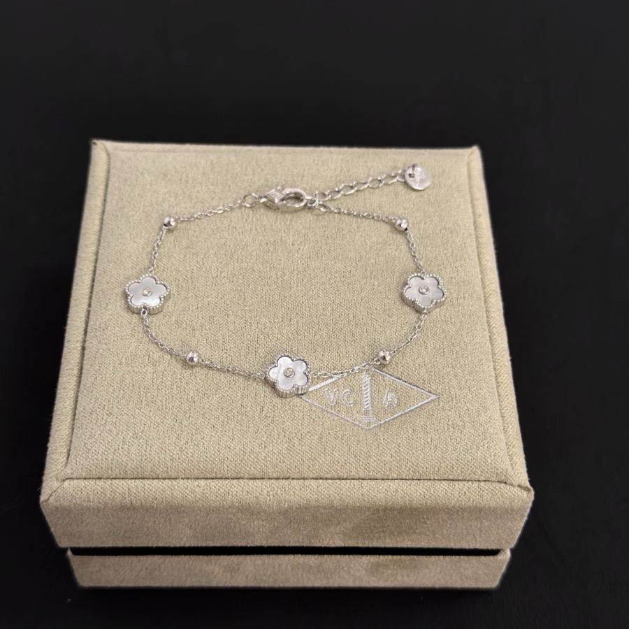 Van Cleef & Arpels Jewelry VCA four-leaf clover bracelet, classic, same style as official website, — 1:1 Replica — photo 4