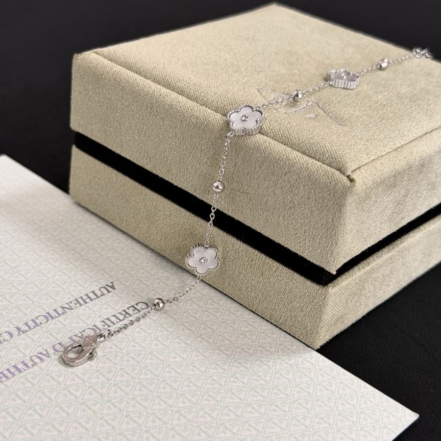 Van Cleef & Arpels Jewelry VCA four-leaf clover bracelet, classic, same style as official website, — 1:1 Replica — photo 8