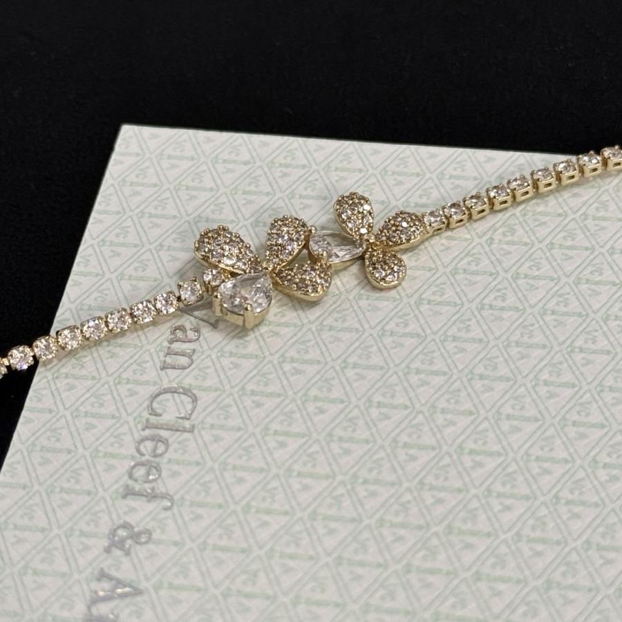 Van Cleef & Arpels Jewelry VCA four-leaf clover bracelet, classic, same style as official website, — Premium Replica — photo 9