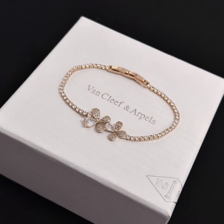 Van Cleef & Arpels Jewelry VCA four-leaf clover bracelet, classic, same style as official website, — Premium Replica — photo 2