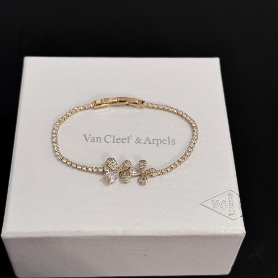 Van Cleef & Arpels Jewelry VCA four-leaf clover bracelet, classic, same style as official website, — Premium Replica