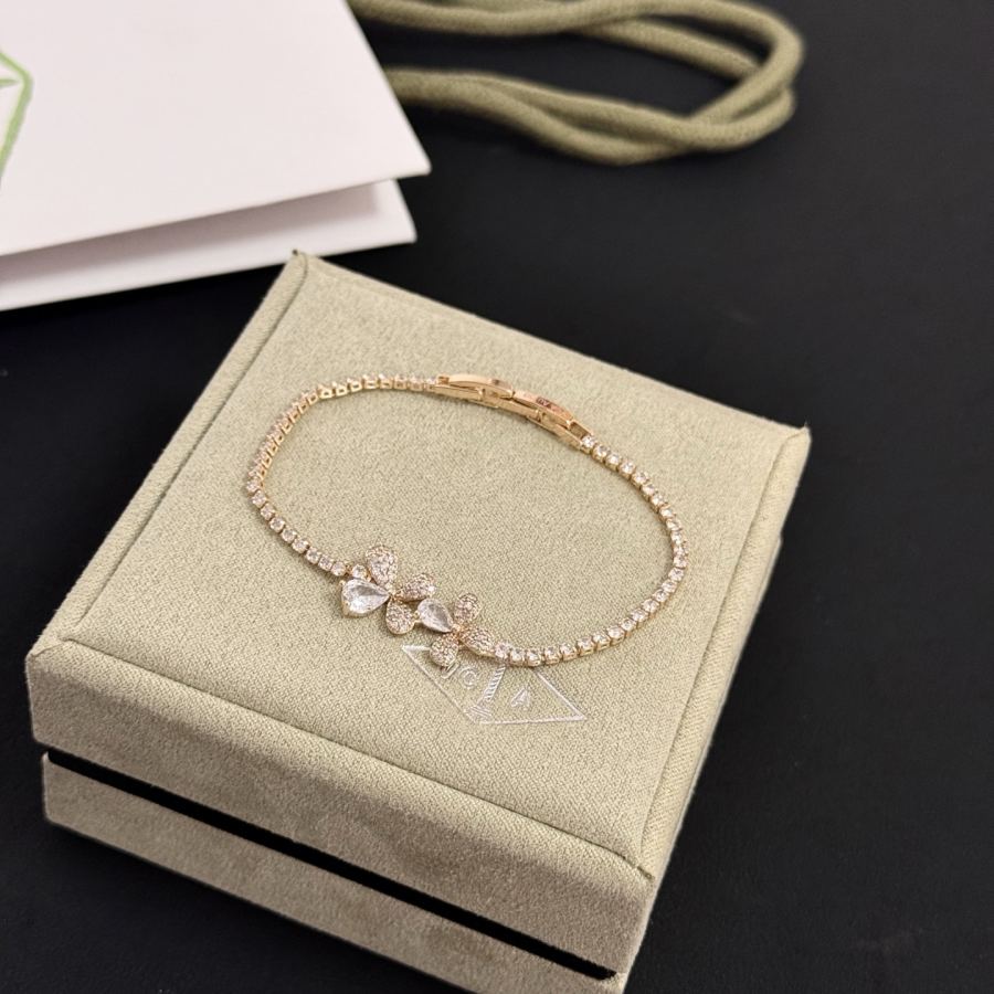 Van Cleef & Arpels Jewelry VCA four-leaf clover bracelet, classic, same style as official website, — Premium Replica — photo 4