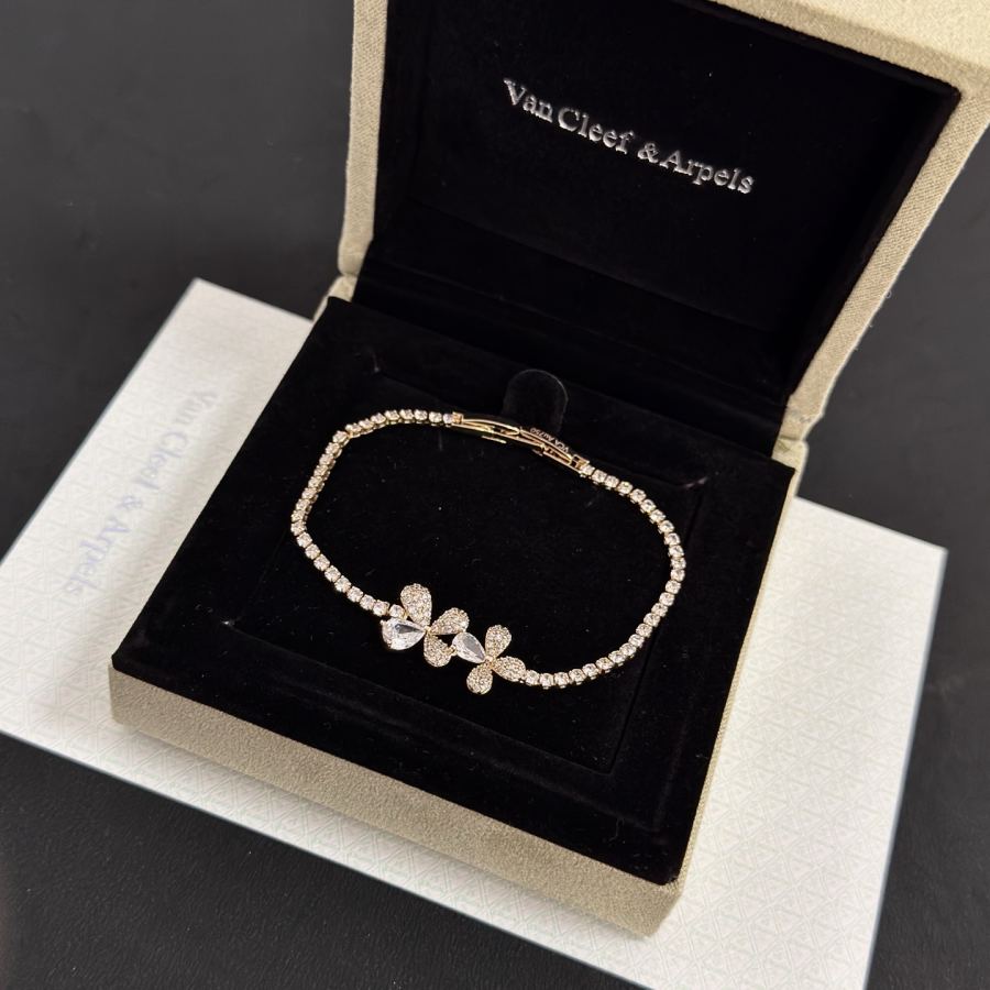 Van Cleef & Arpels Jewelry VCA four-leaf clover bracelet, classic, same style as official website, — Premium Replica — photo 5
