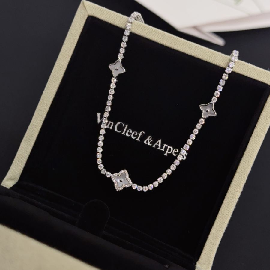 Van Cleef & Arpels Jewelry four-leaf clover necklace, classic style, multi-layered metal carving, — 1:1 Replica For Sale — photo 8