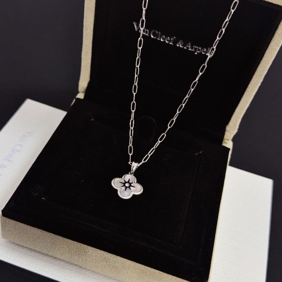 Van Cleef & Arpels Jewelry four-leaf clover necklace, classic style, multi-layered metal carving, — 1:1 Replica For Sale — photo 5