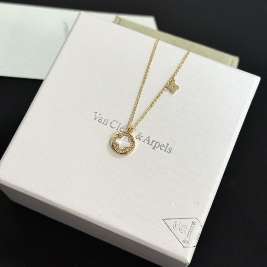 Van Cleef & Arpels Jewelry four-leaf clover necklace, classic style, multi-layered metal carving, — AAA Quality Replica — photo 10