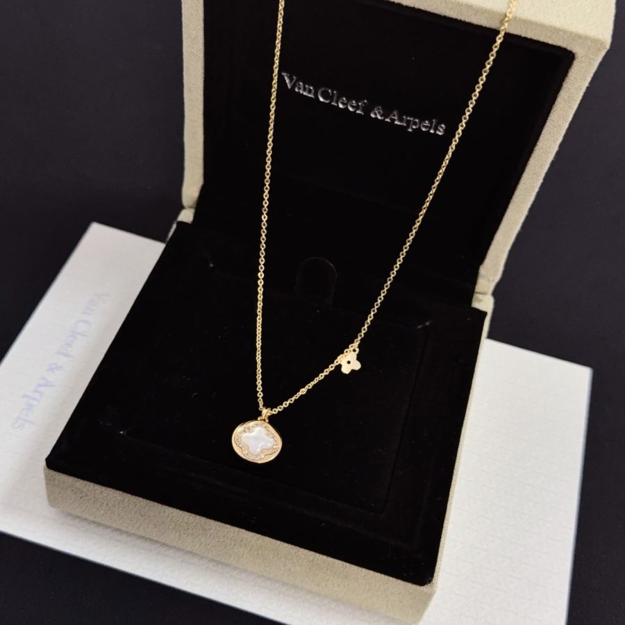 Van Cleef & Arpels Jewelry four-leaf clover necklace, classic style, multi-layered metal carving, — AAA Quality Replica — photo 5