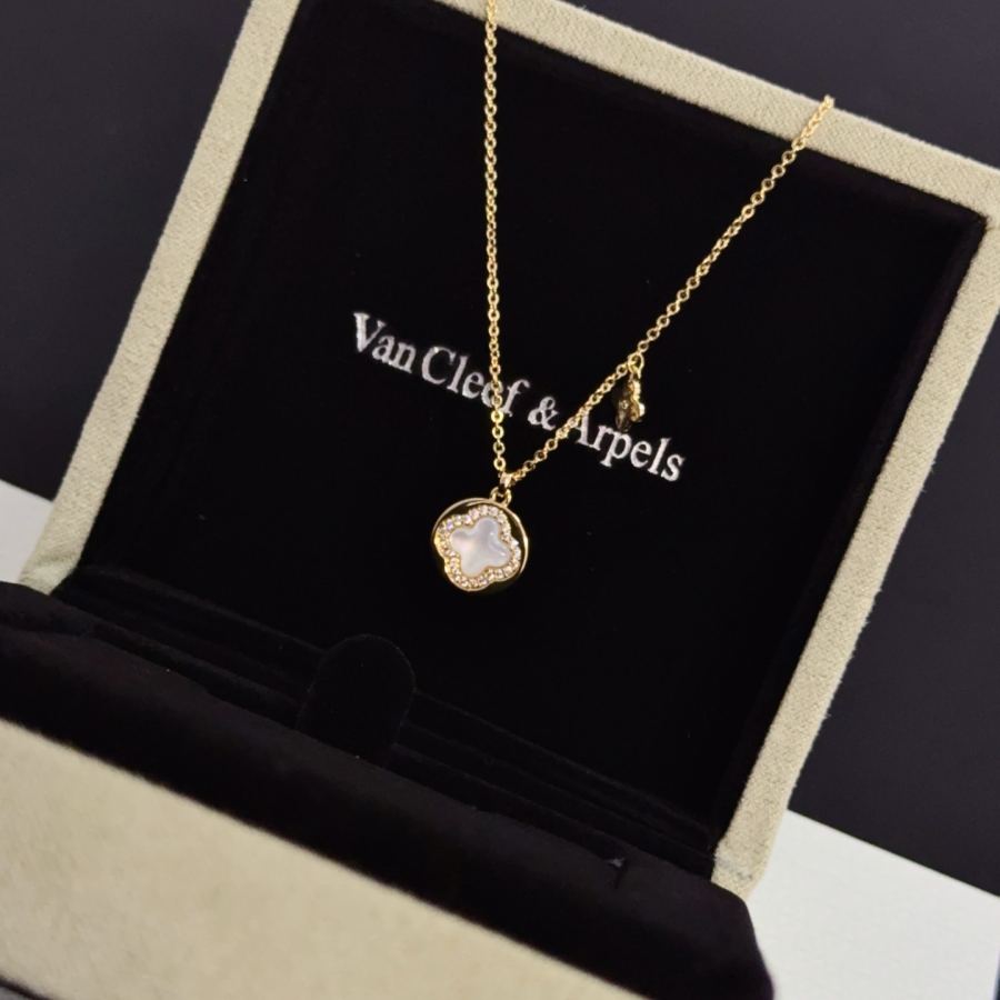 Van Cleef & Arpels Jewelry four-leaf clover necklace, classic style, multi-layered metal carving, — AAA Quality Replica — photo 7