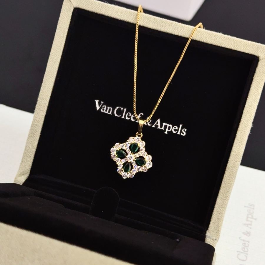 Van Cleef & Arpels Jewelry four-leaf clover necklace, classic style, multi-layered metal carving, — Premium Replica — photo 7