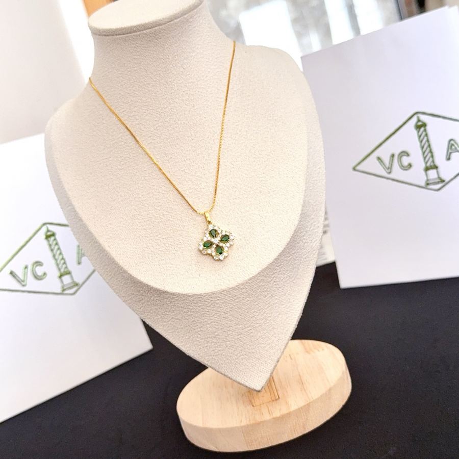 Van Cleef & Arpels Jewelry four-leaf clover necklace, classic style, multi-layered metal carving, — Premium Replica — photo 3