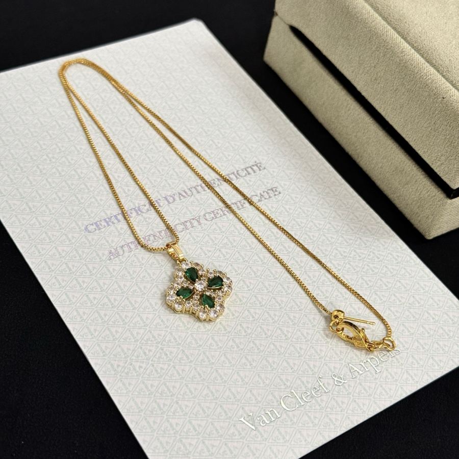 Van Cleef & Arpels Jewelry four-leaf clover necklace, classic style, multi-layered metal carving, — Premium Replica — photo 9