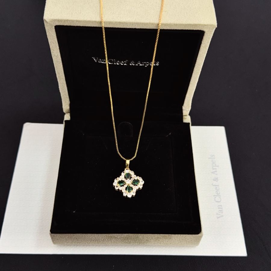 Van Cleef & Arpels Jewelry four-leaf clover necklace, classic style, multi-layered metal carving, — Premium Replica — photo 5