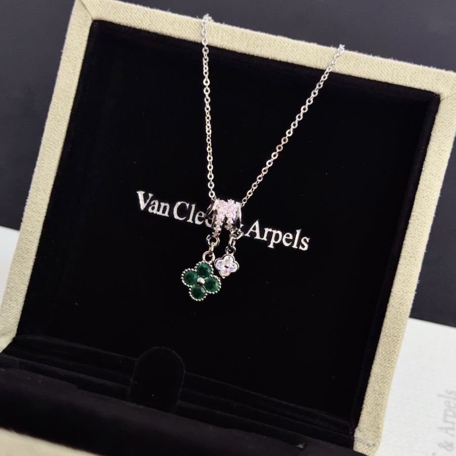 Van Cleef & Arpels Jewelry four-leaf clover necklace, classic style, multi-layered metal carving, — 1:1 Replica For Sale — photo 7