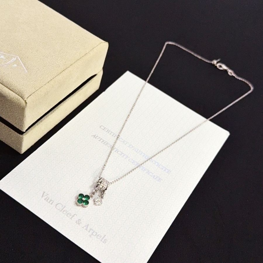 Van Cleef & Arpels Jewelry four-leaf clover necklace, classic style, multi-layered metal carving, — 1:1 Replica For Sale — photo 8