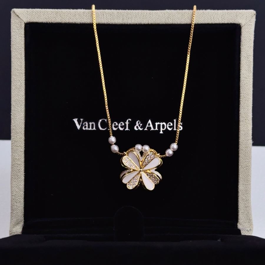Van Cleef & Arpels Jewelry four-leaf clover necklace, classic style, multi-layered metal carving, — Premium Replica — photo 7