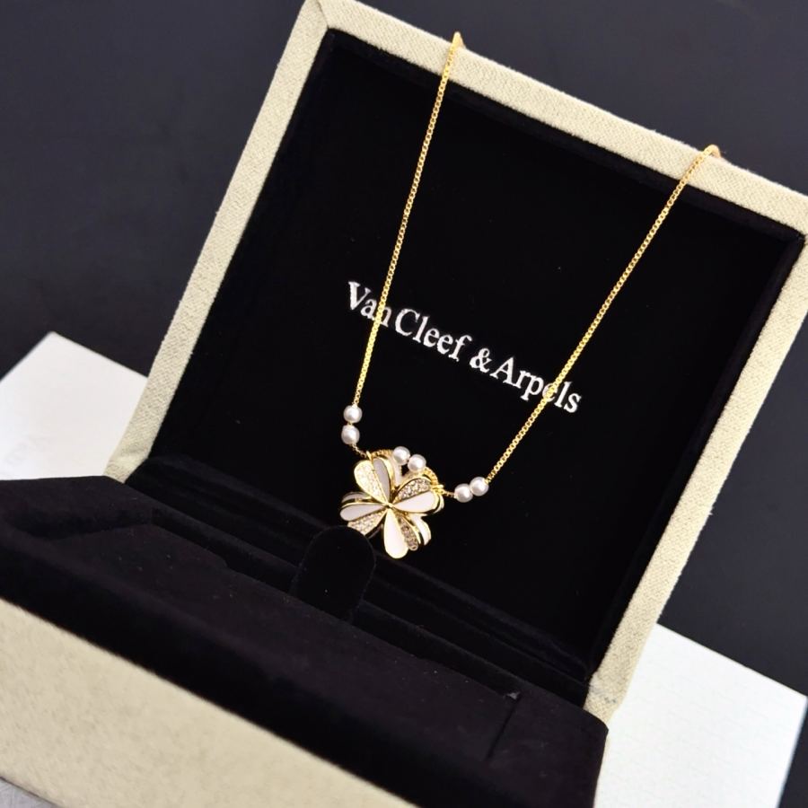 Van Cleef & Arpels Jewelry four-leaf clover necklace, classic style, multi-layered metal carving, — Premium Replica — photo 6