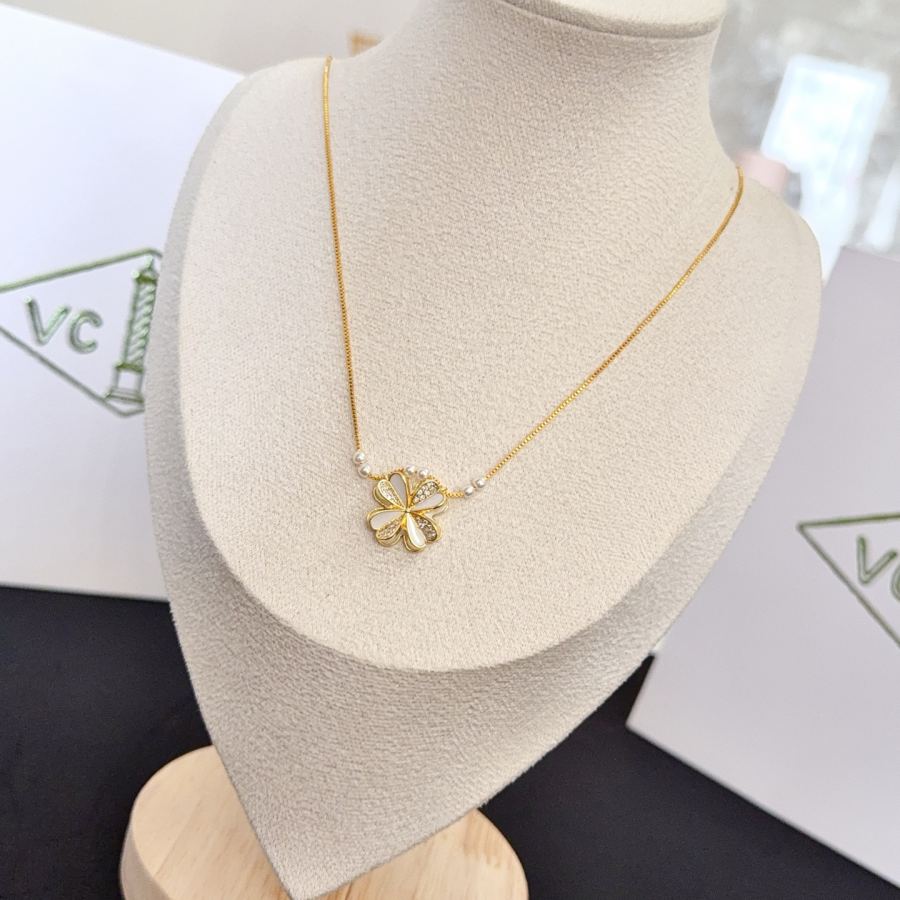 Van Cleef & Arpels Jewelry four-leaf clover necklace, classic style, multi-layered metal carving, — Premium Replica — photo 2