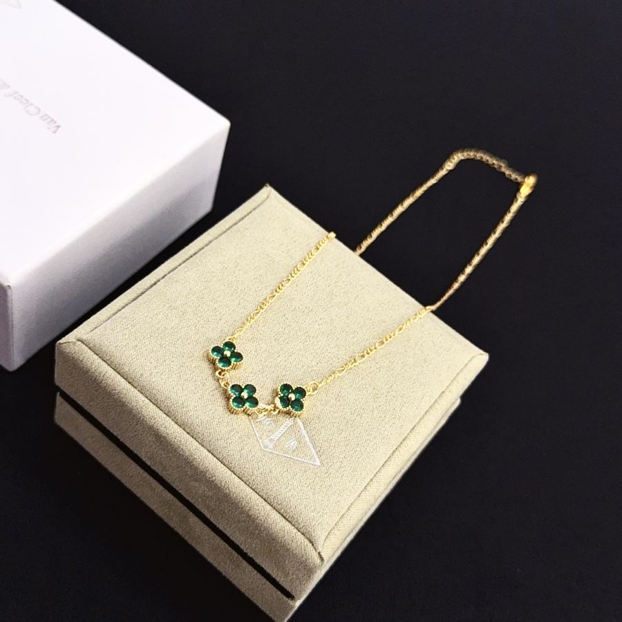 Van Cleef & Arpels Jewelry four-leaf clover necklace, classic style, multi-layered metal carving, — 1:1 Replica — photo 8