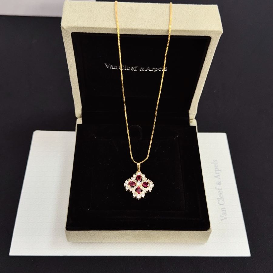 Van Cleef & Arpels Jewelry four-leaf clover necklace, classic style, multi-layered metal carving, — AAA Quality Replica — photo 4